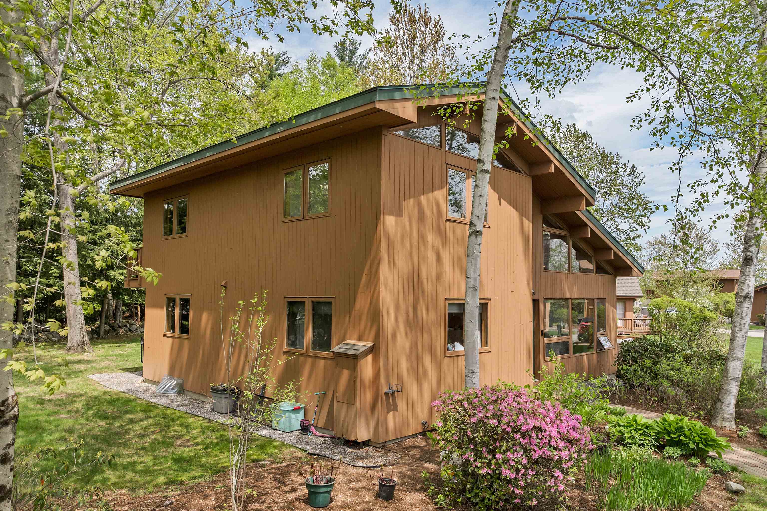 Laconia, New Hampshire, 03246, United States, 3 Bedrooms Bedrooms, ,2 BathroomsBathrooms,Residential,For Sale,1938824