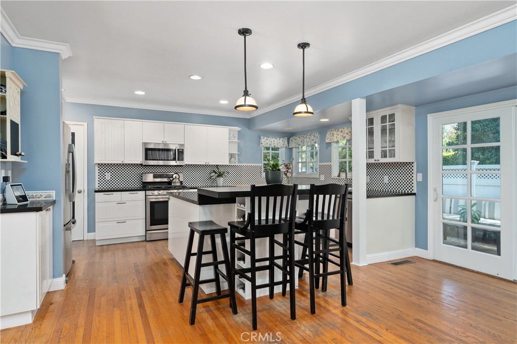 Studio City, California, 91602, United States, 5 Bedrooms Bedrooms, ,4 BathroomsBathrooms,Residential,For Sale,1947106