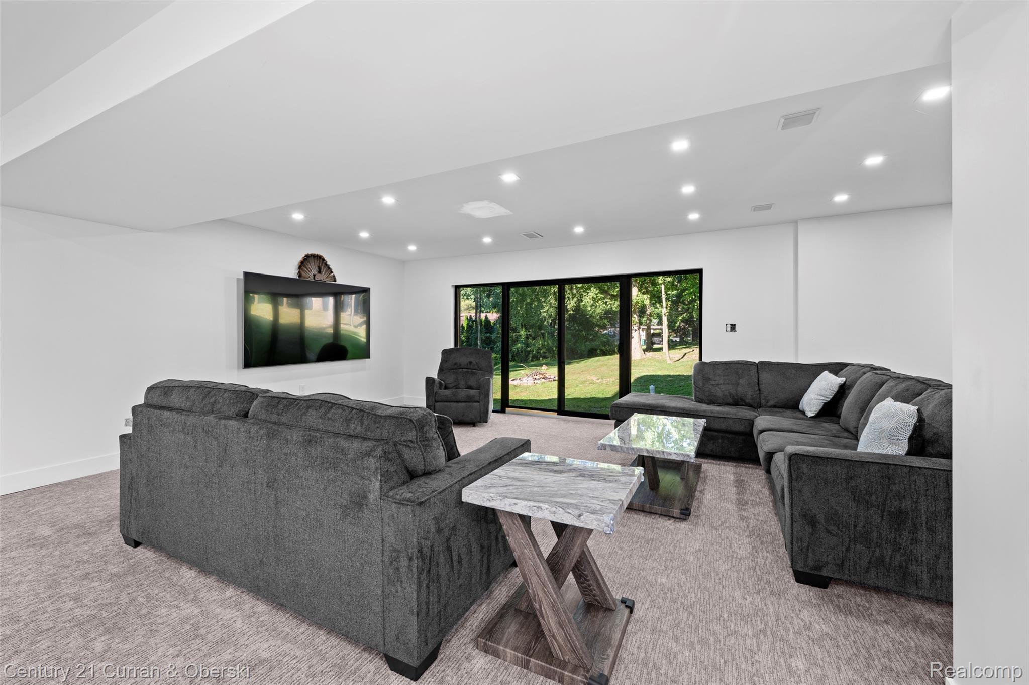 Farmington, Michigan, 48334, United States, 7 Bedrooms Bedrooms, ,8 BathroomsBathrooms,Residential,For Sale,1980731