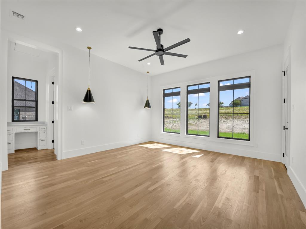 Weatherford, Texas, 76087, United States, 4 Bedrooms Bedrooms, ,4 BathroomsBathrooms,Residential,For Sale,1981455