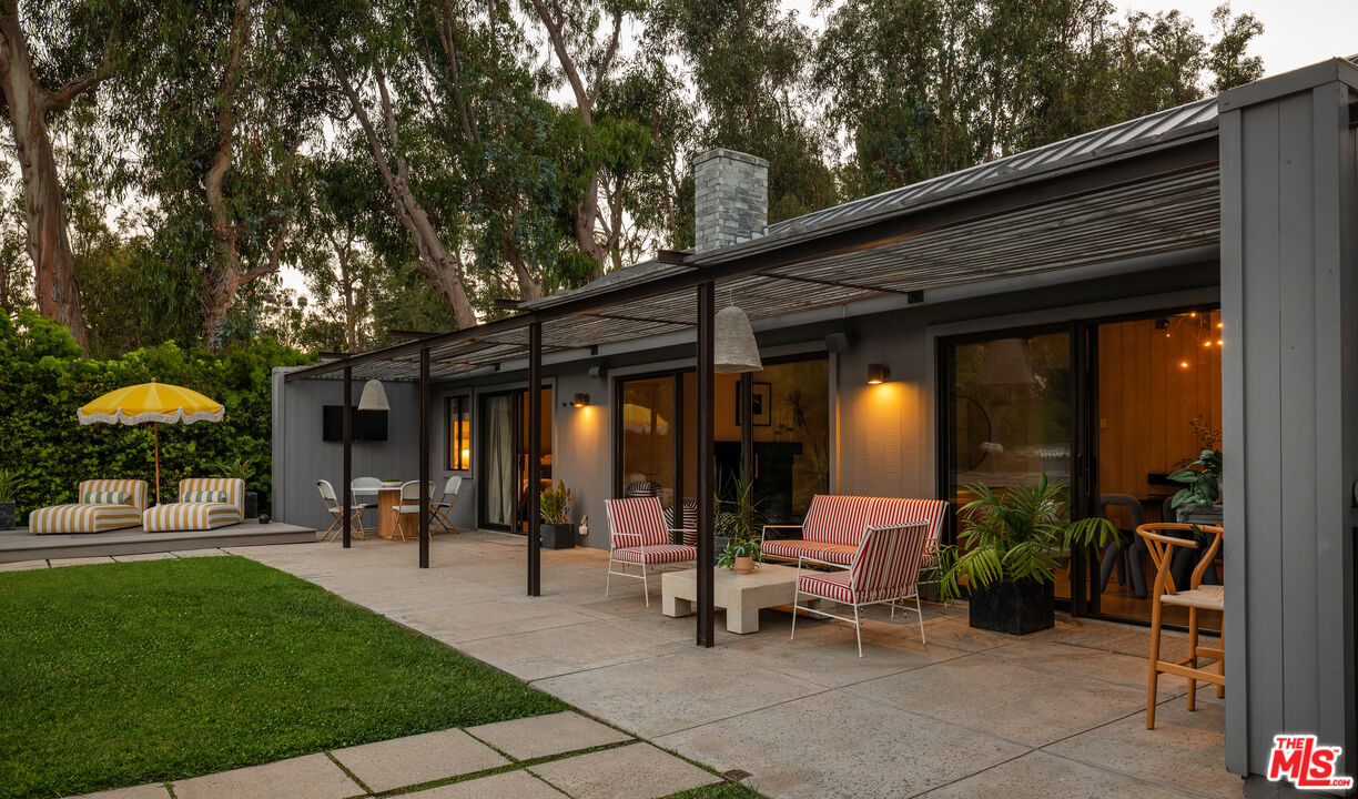 Malibu, California, 90265, United States, 5 Bedrooms Bedrooms, ,5 BathroomsBathrooms,Residential,For Sale,1918690