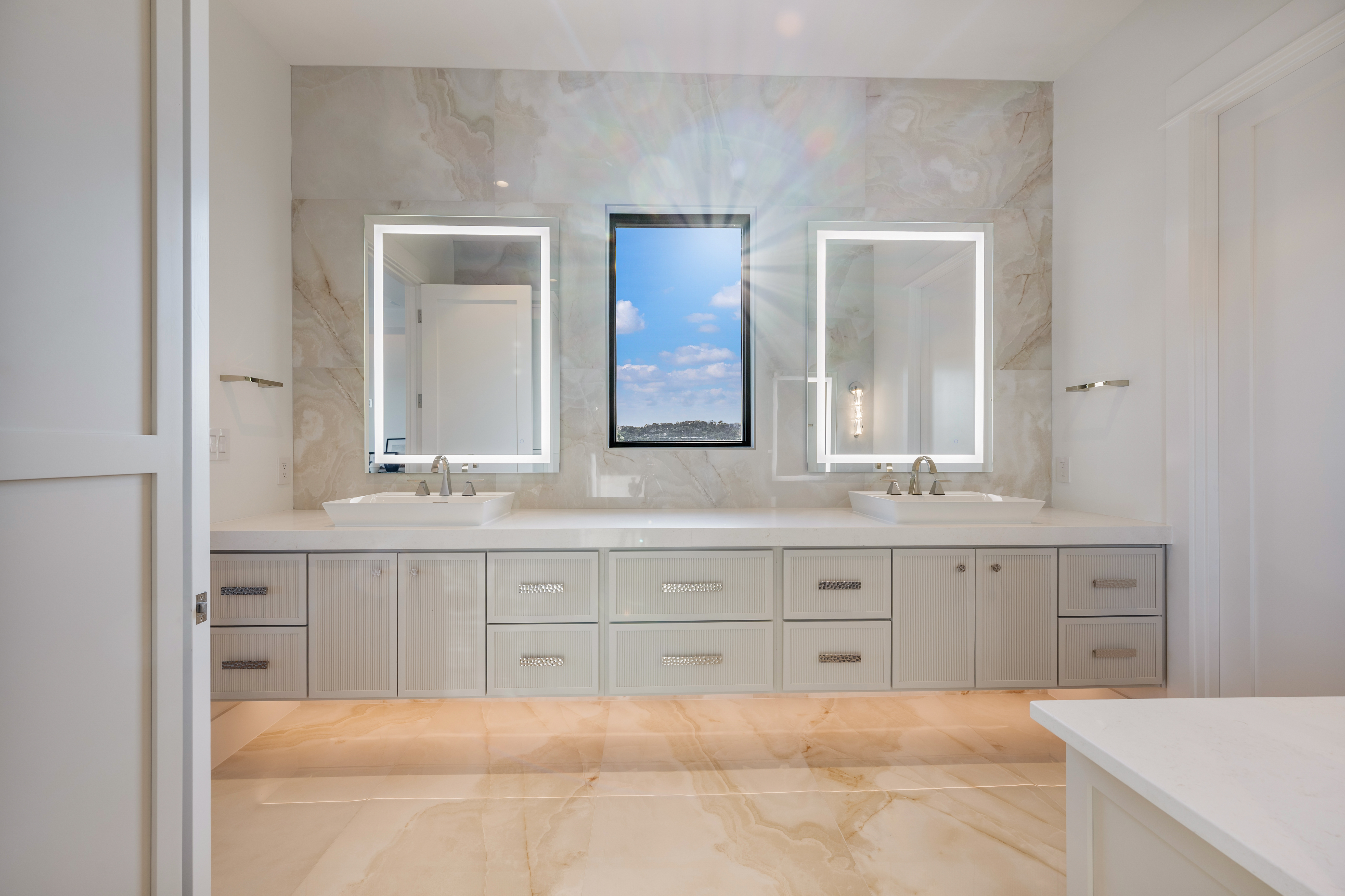  Architectural Lakefront Masterpiece on Skyline Drive by Paul Allen Custom Homes - 物件實景