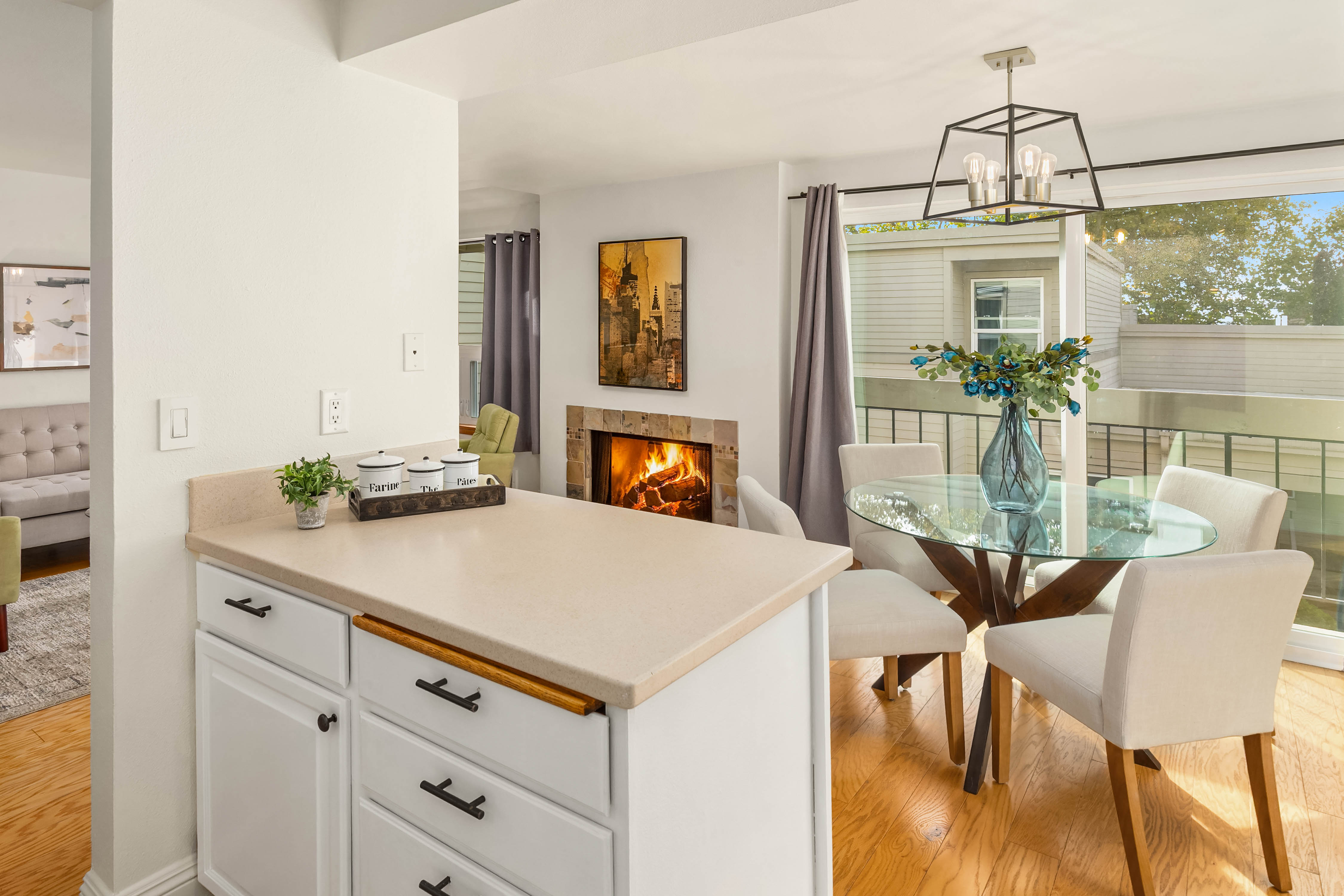  202 W Olympic Place Unit #302, Seattle, WA 98119 - 物件實景