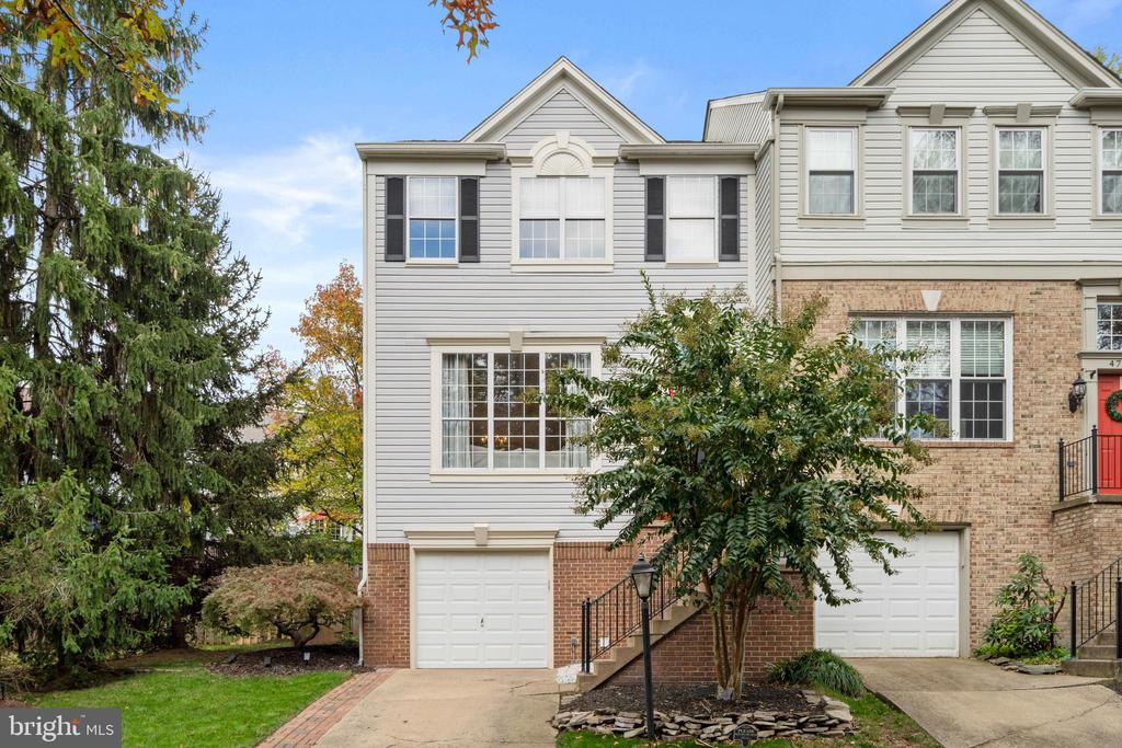 Sterling, Virginia, 20165, United States, 3 Bedrooms Bedrooms, ,4 BathroomsBathrooms,Residential,For Sale,1984617