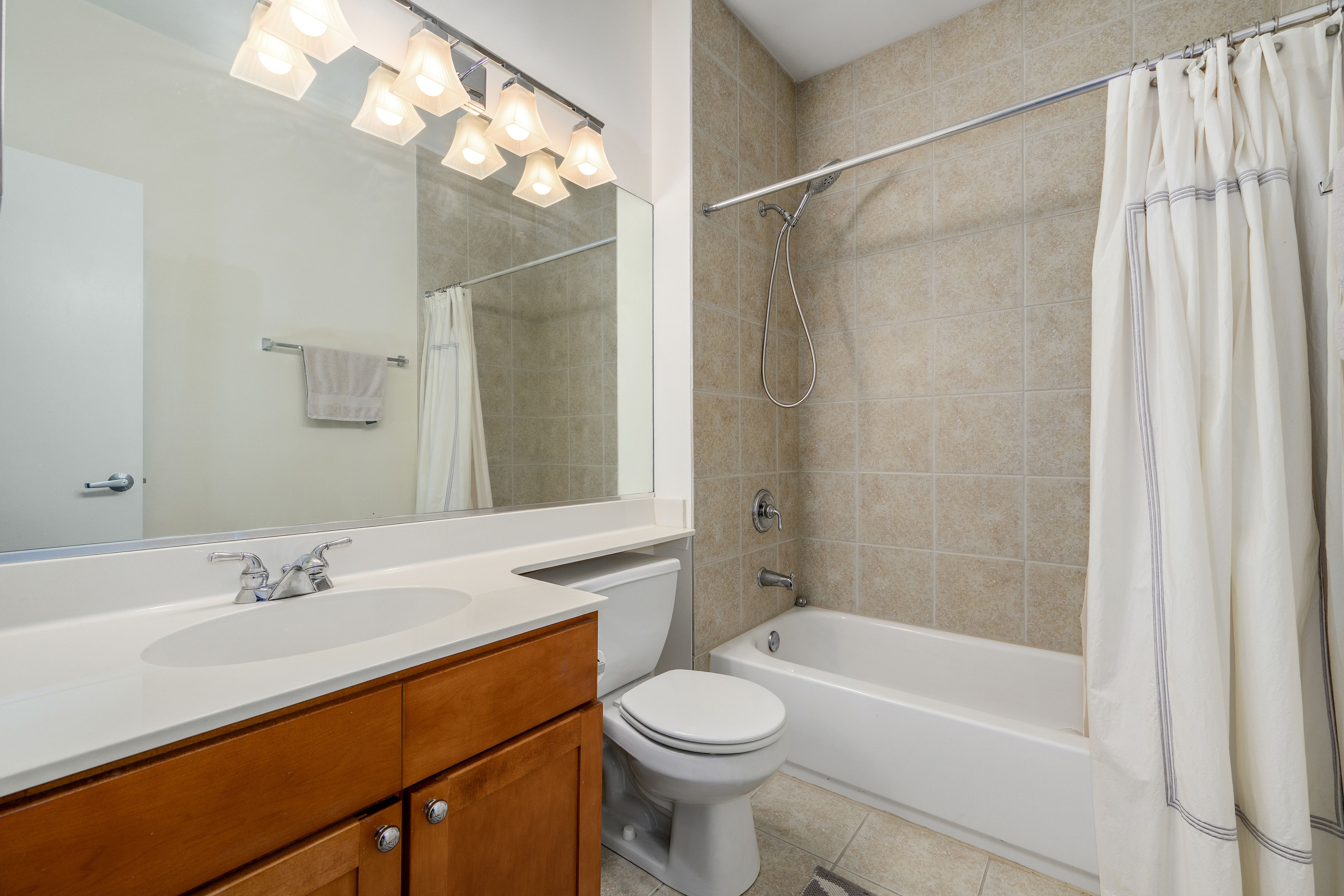  Bright, Updated Townhome in River North