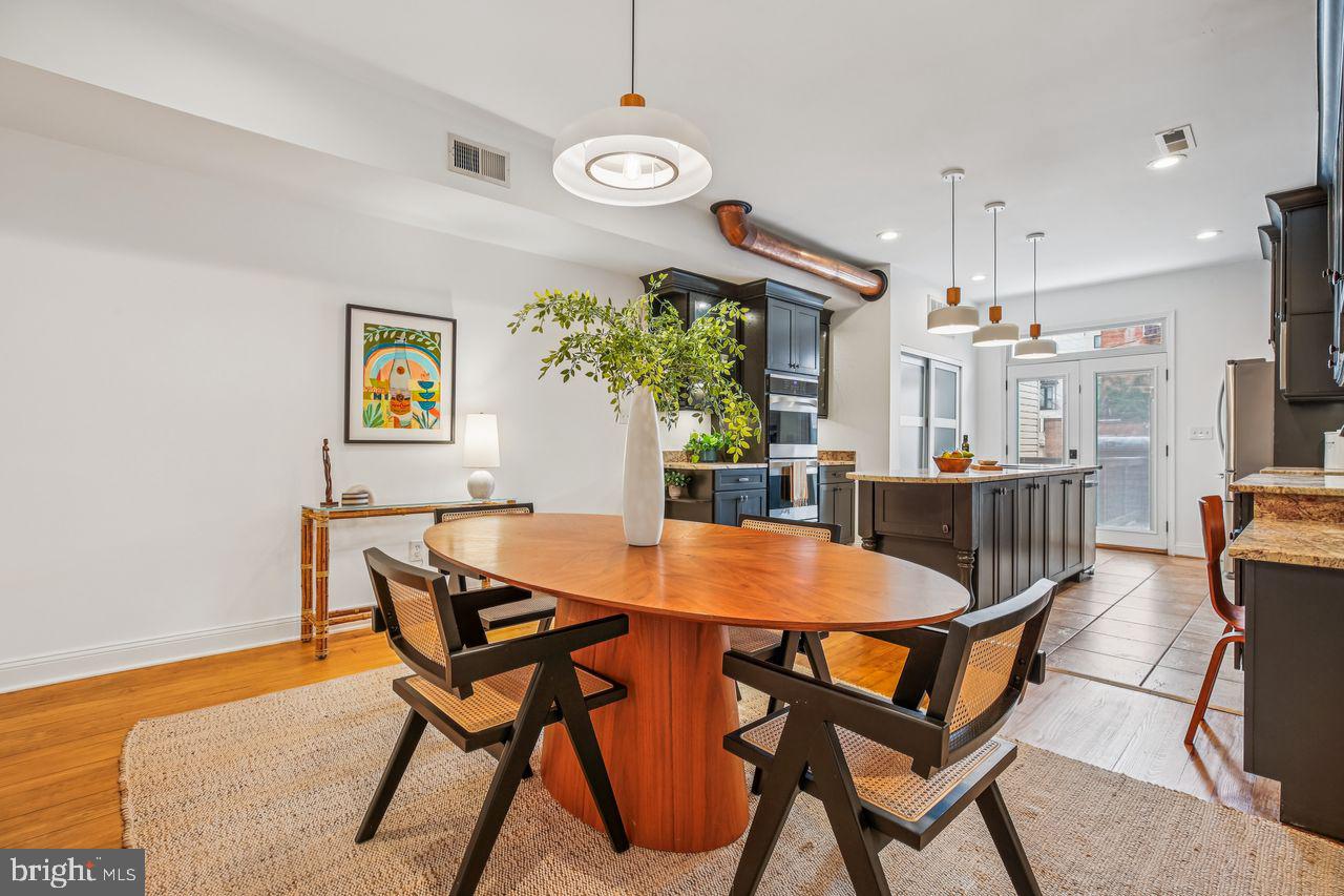 Washington, District of Columbia, 20002, United States, 3 Bedrooms Bedrooms, ,4 BathroomsBathrooms,Residential,For Sale,1951024