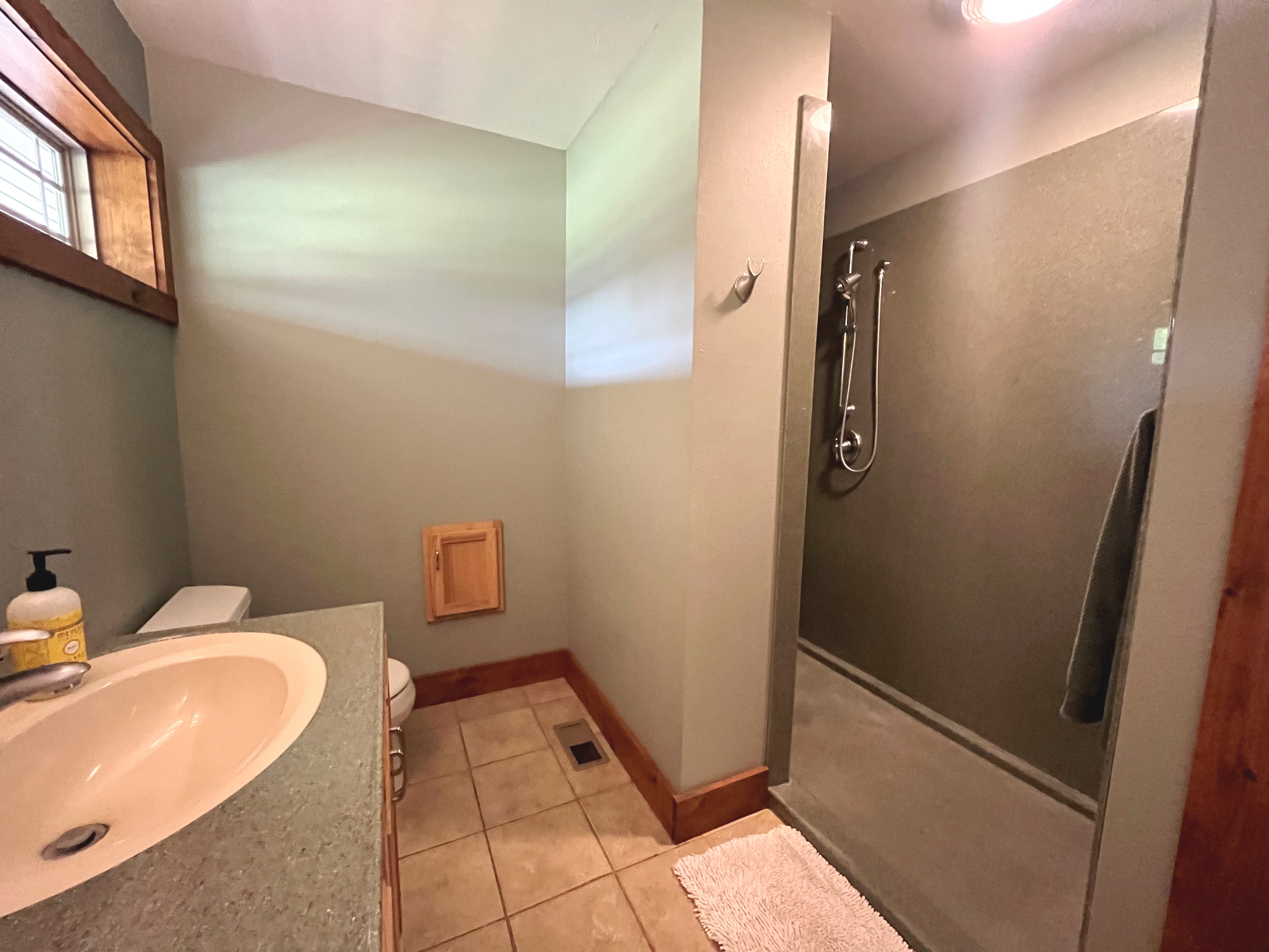 Chillicothe, Missouri, 64601, United States, 3 Bedrooms Bedrooms, ,3 BathroomsBathrooms,Residential,For Sale,1924445