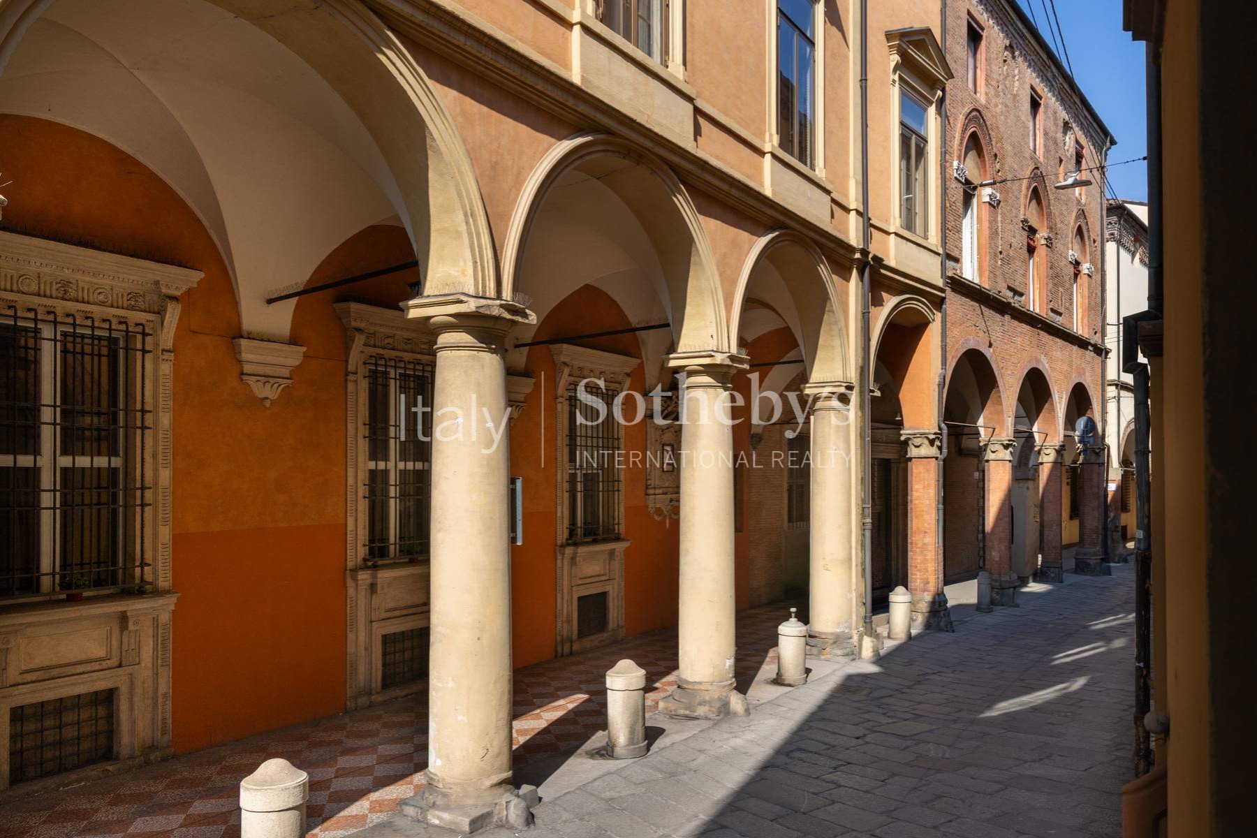  Elegant apartment a stone
