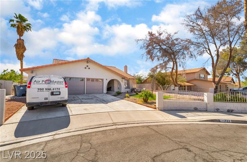 Henderson, Nevada, 89014, United States, 4 Bedrooms Bedrooms, ,2 BathroomsBathrooms,Residential,For Sale,1977160