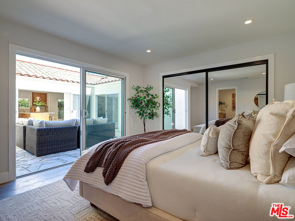 Huntington Beach, California, 92649, United States, 3 Bedrooms Bedrooms, ,2 BathroomsBathrooms,Residential,For Sale,2003446