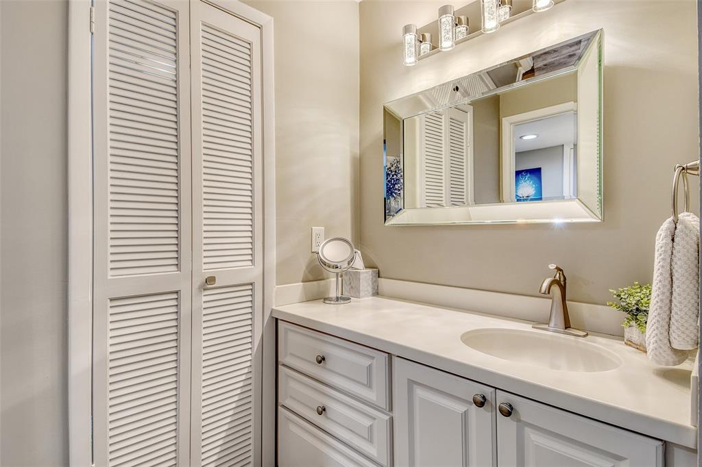 Longboat Key, Florida, 34228, United States, 2 Bedrooms Bedrooms, ,1 BathroomBathrooms,Residential,For Sale,1859781
