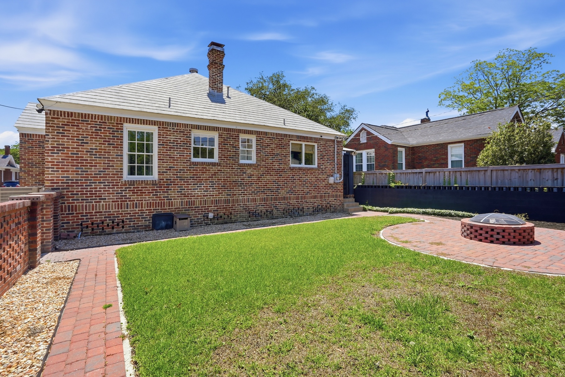  Charming Brick Bungalow in Ardsley Park with Modern Updates - 物件實景