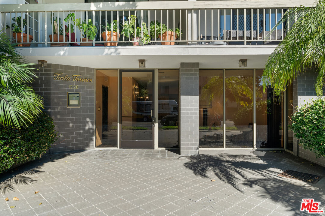 Los Angeles, California, 90035, United States, 3 Bedrooms Bedrooms, ,4 BathroomsBathrooms,Residential,For Sale,1989035