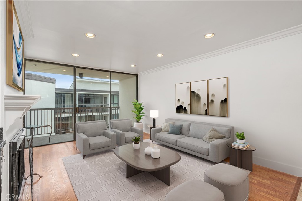 West Hollywood, California, 90069, United States, 1 Bedroom Bedrooms, ,1 BathroomBathrooms,Residential,For Sale,1896618