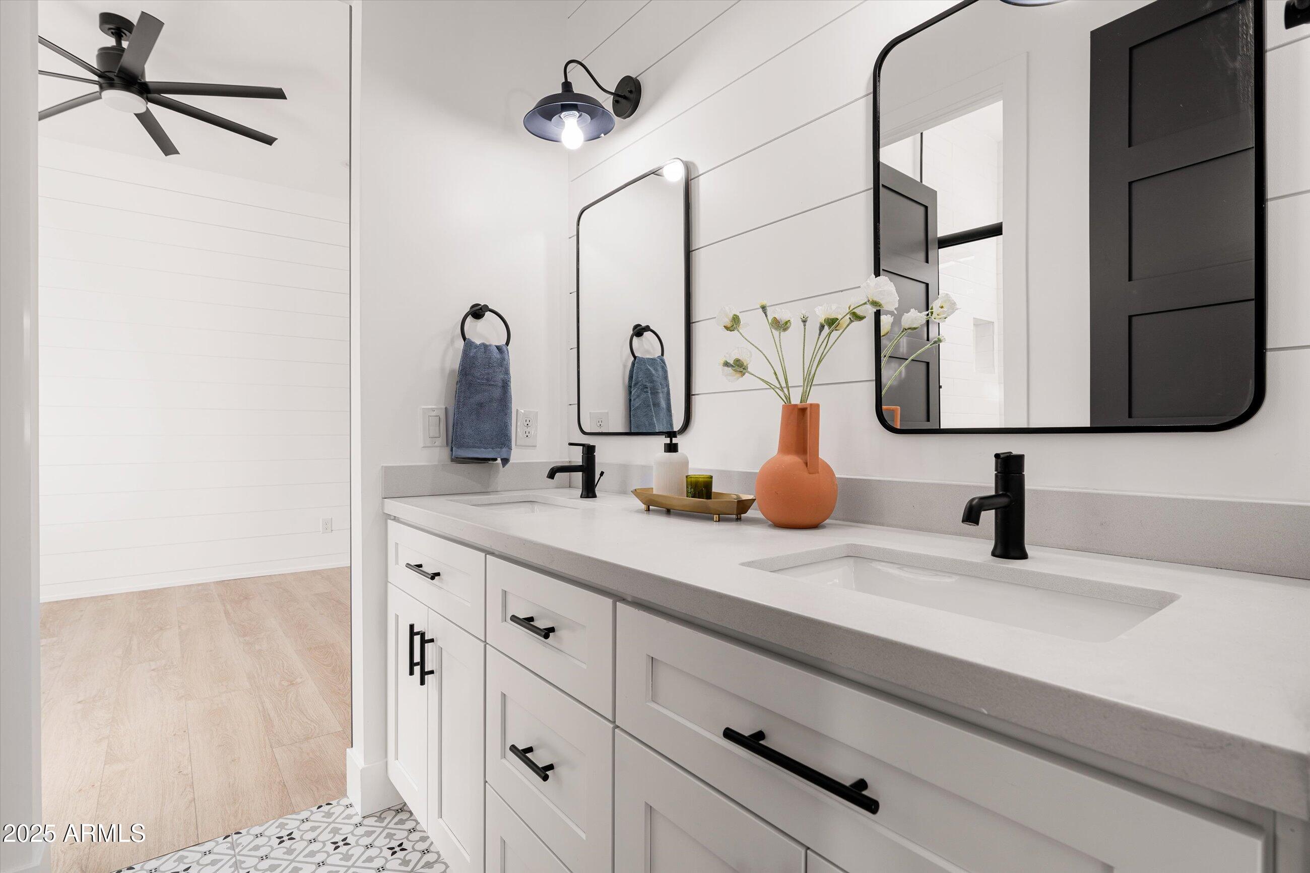 Phoenix, Arizona, 85018, United States, 4 Bedrooms Bedrooms, ,4 BathroomsBathrooms,Residential,For Sale,1993183