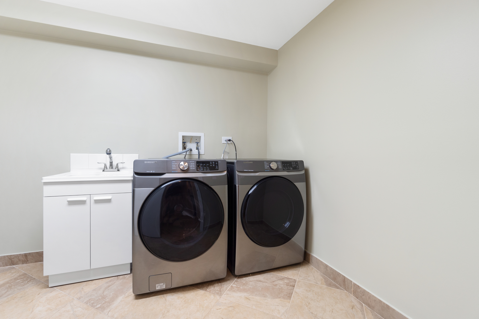 Glenview, Illinois, 60026, United States, 4 Bedrooms Bedrooms, ,4 BathroomsBathrooms,Residential,For Sale,1991544