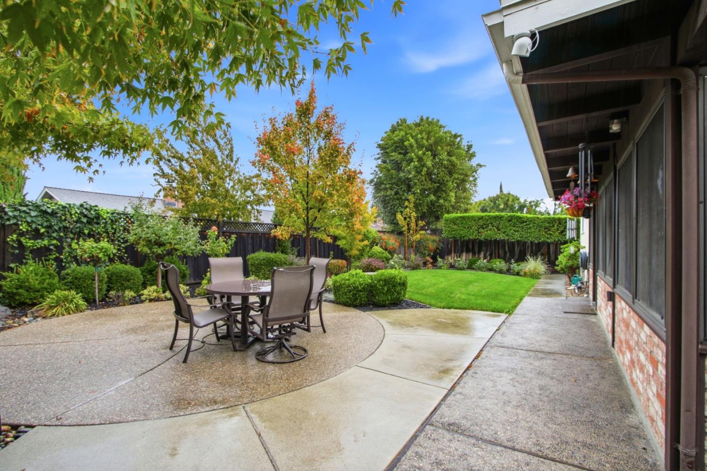 Santa Clara, California, 95051, United States, 4 Bedrooms Bedrooms, ,2 BathroomsBathrooms,Residential,For Sale,1992885