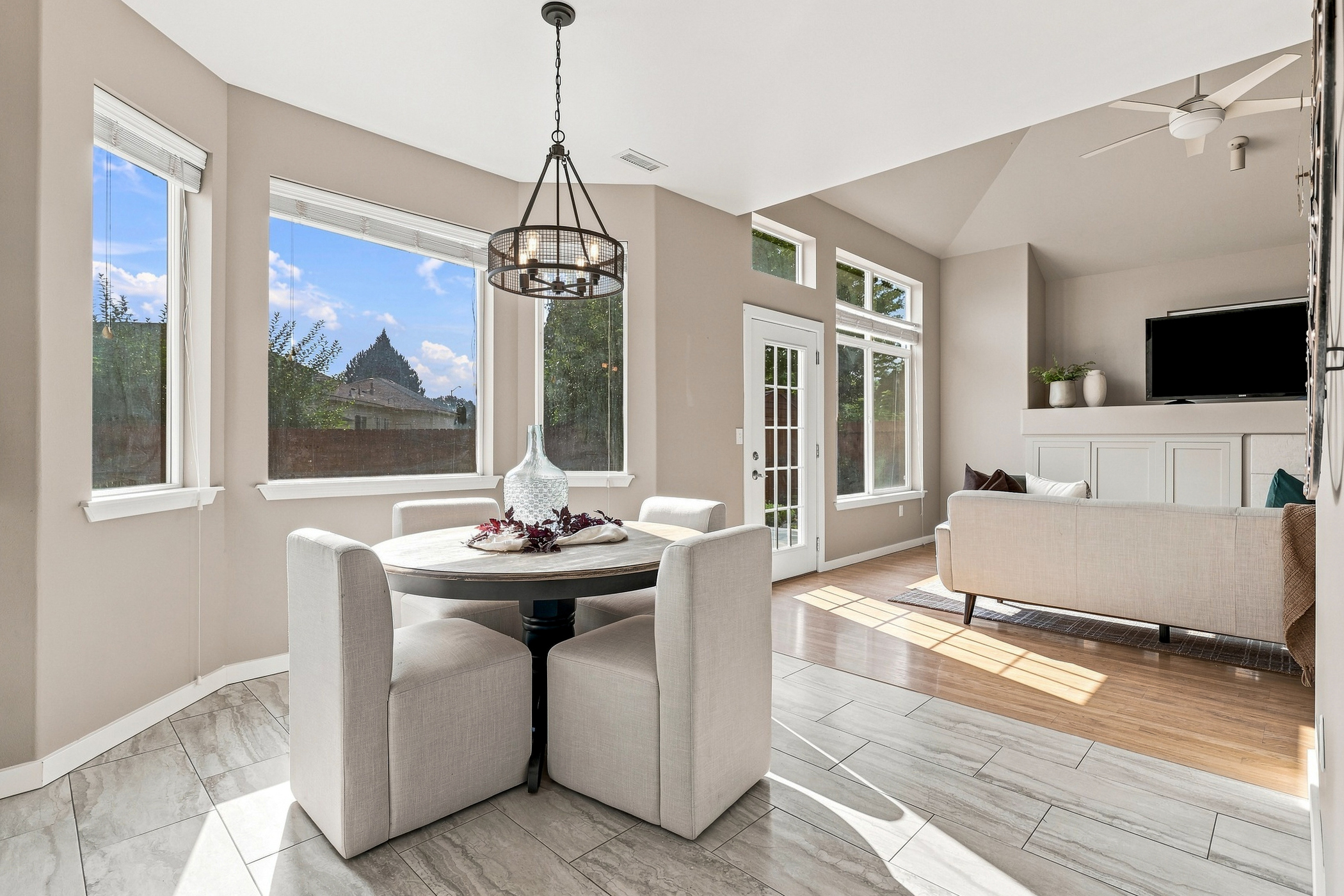  Light-Filled Richland Home - 物件實景