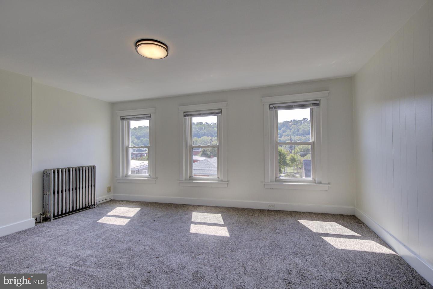 Conshohocken, Pennsylvania, 19428, United States, 4 Bedrooms Bedrooms, ,3 BathroomsBathrooms,Residential,For Sale,1950809