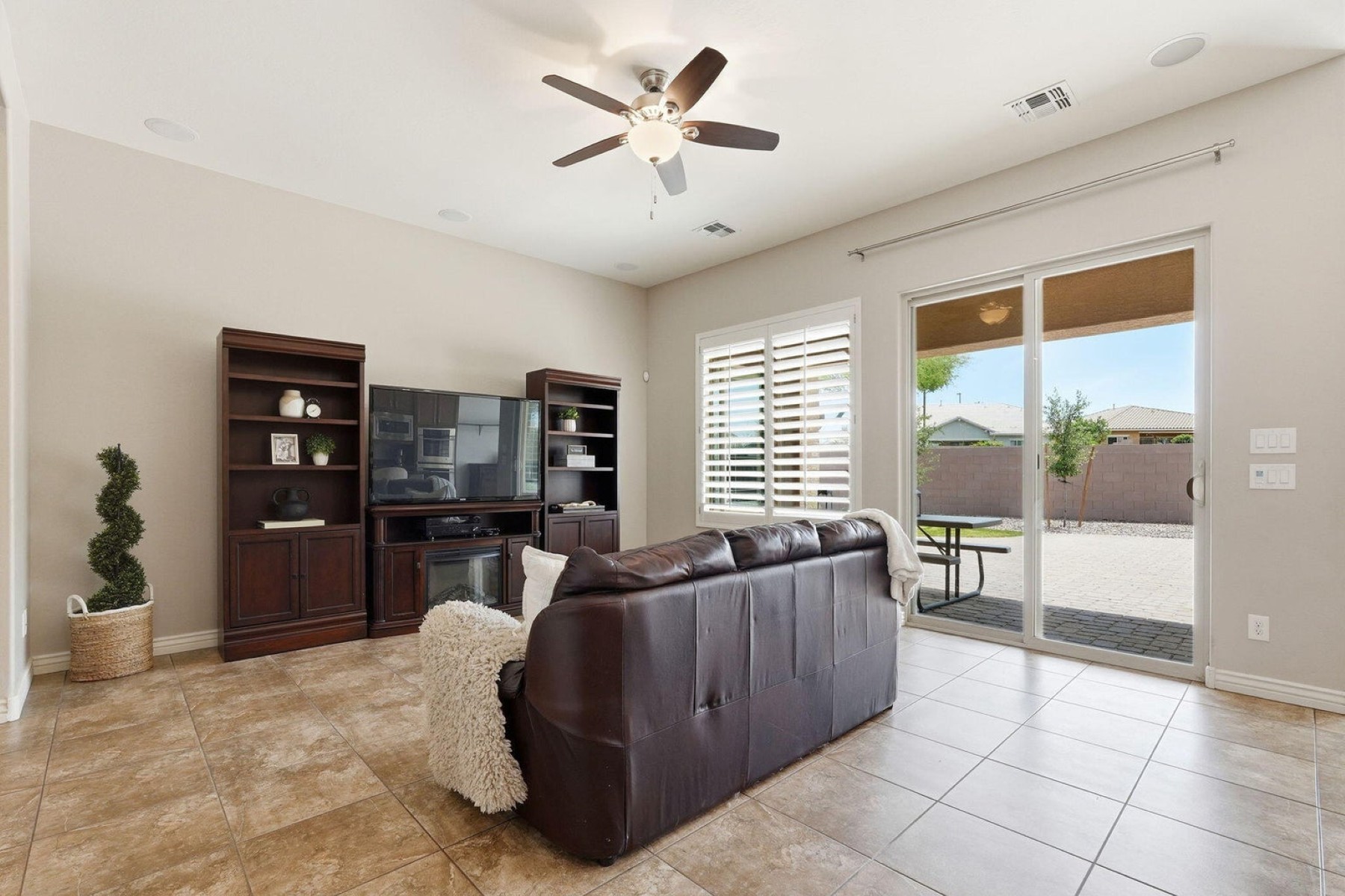  7827 S Sequoia Drive  Gilbert, AZ - 物件實景
