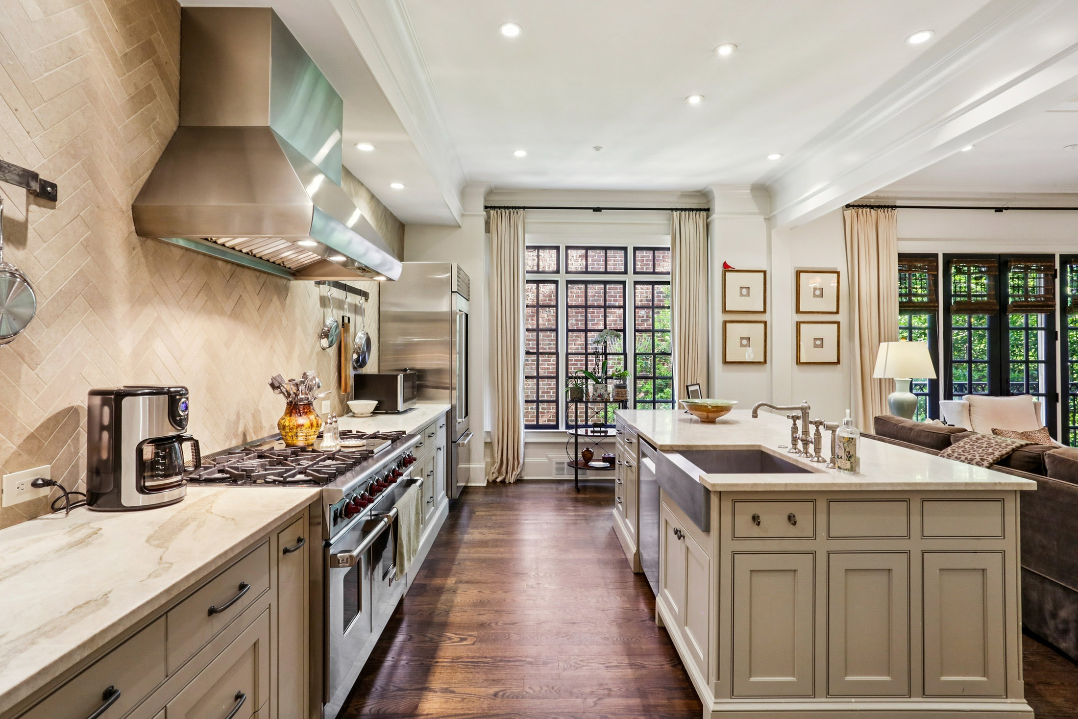  Exceptional Garden Hills Townhome Combines Luxury, Location and Lifestyle - 物件實景