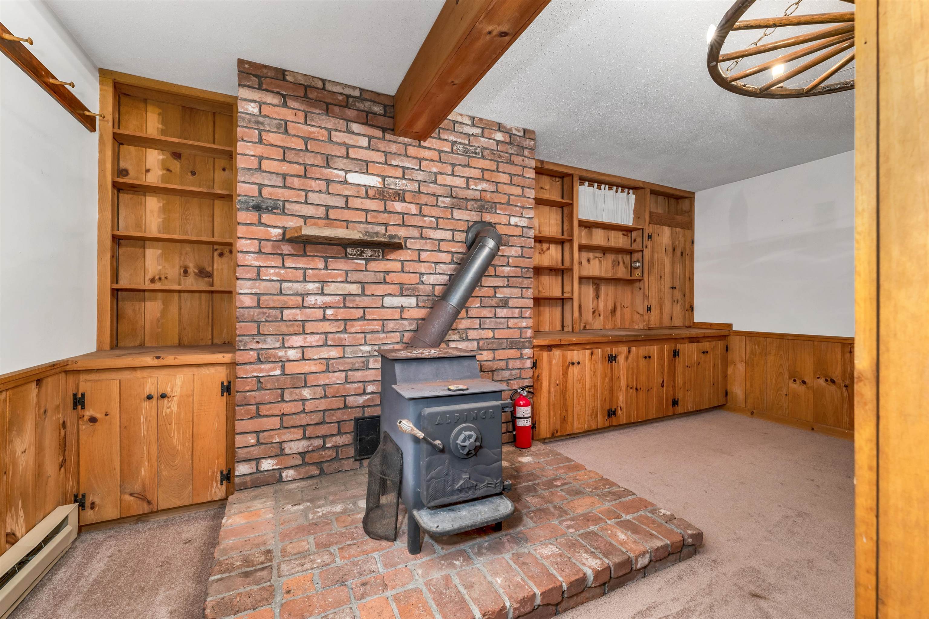 Chesterfield, New Hampshire, 03466, United States, 4 Bedrooms Bedrooms, ,2 BathroomsBathrooms,Residential,For Sale,1934189