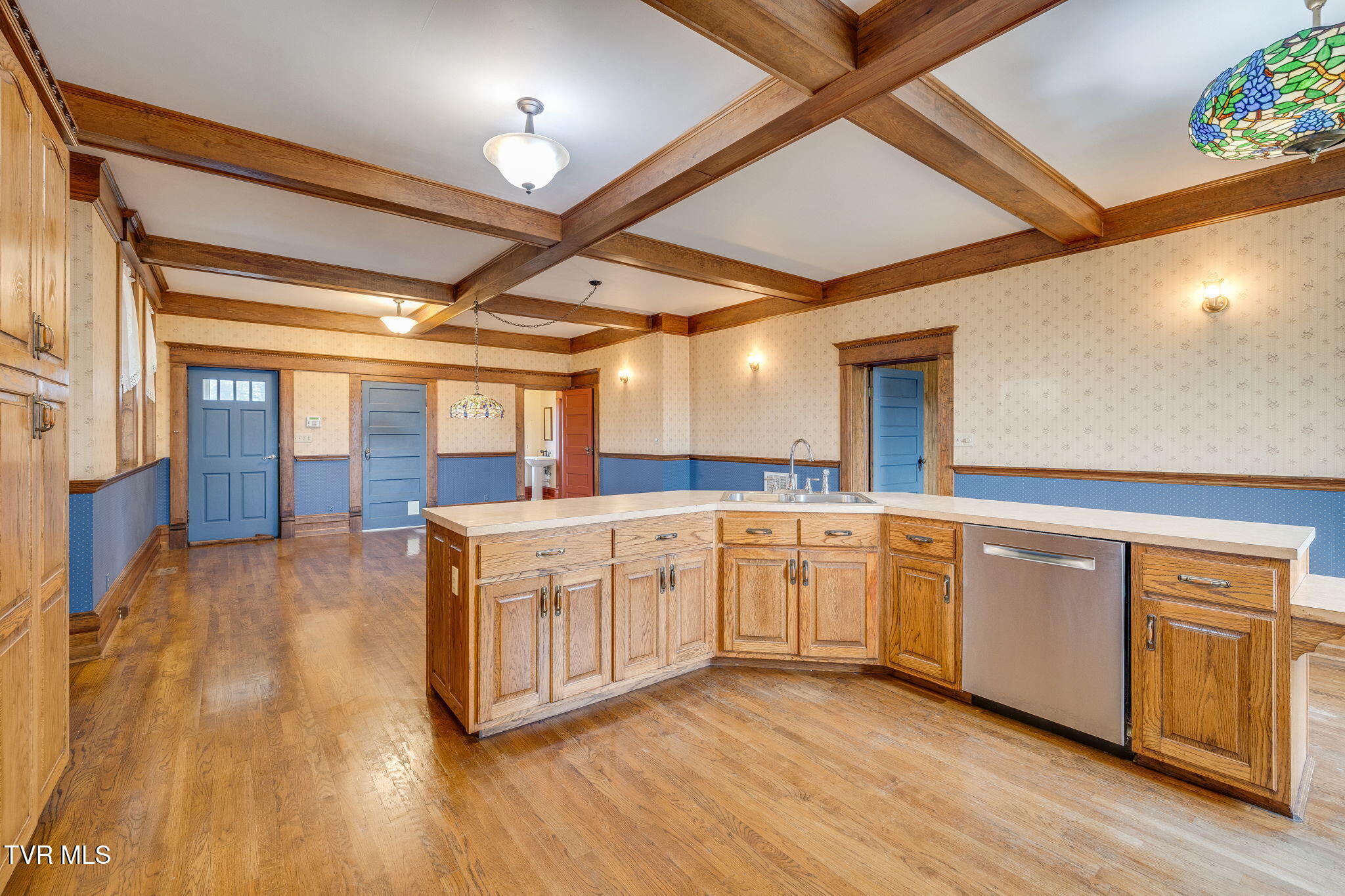 Bristol, Tennessee, 37620, United States, 4 Bedrooms Bedrooms, ,5 BathroomsBathrooms,Residential,For Sale,2005262