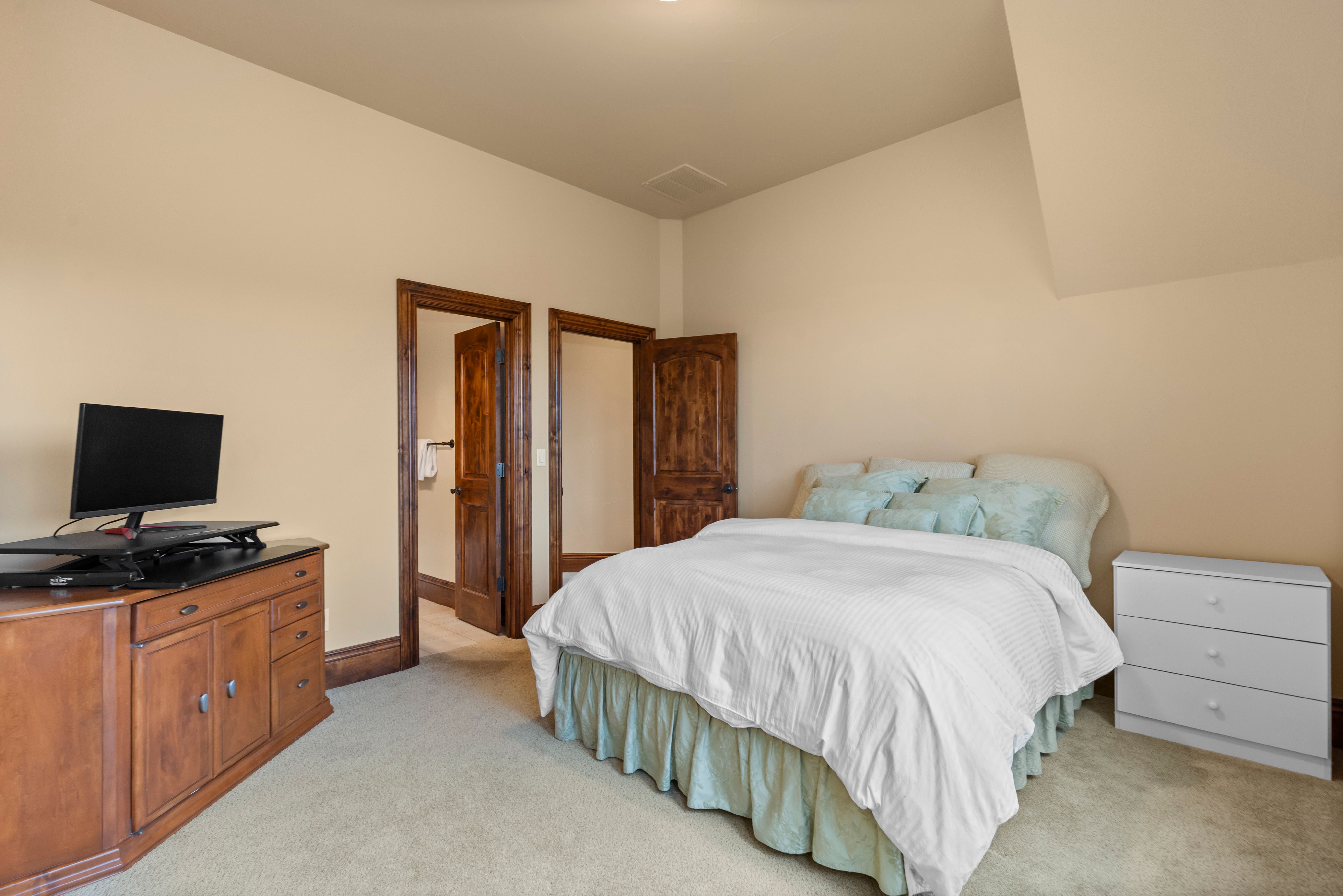  LUXURY LIVING IN LOWRY TIMELESS ENGLISH TUDOR EXPANSIVE LOT ON 6TH AVENUE PKWY - 物件實景