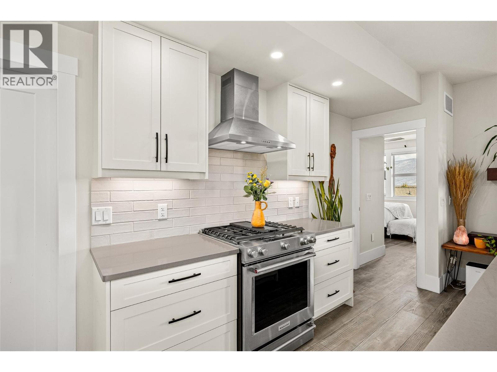 PEACHLAND, British Columbia, V0H 1X5, CA, 3 Bedrooms Bedrooms, ,2 BathroomsBathrooms,Residential,For Sale,1951161
