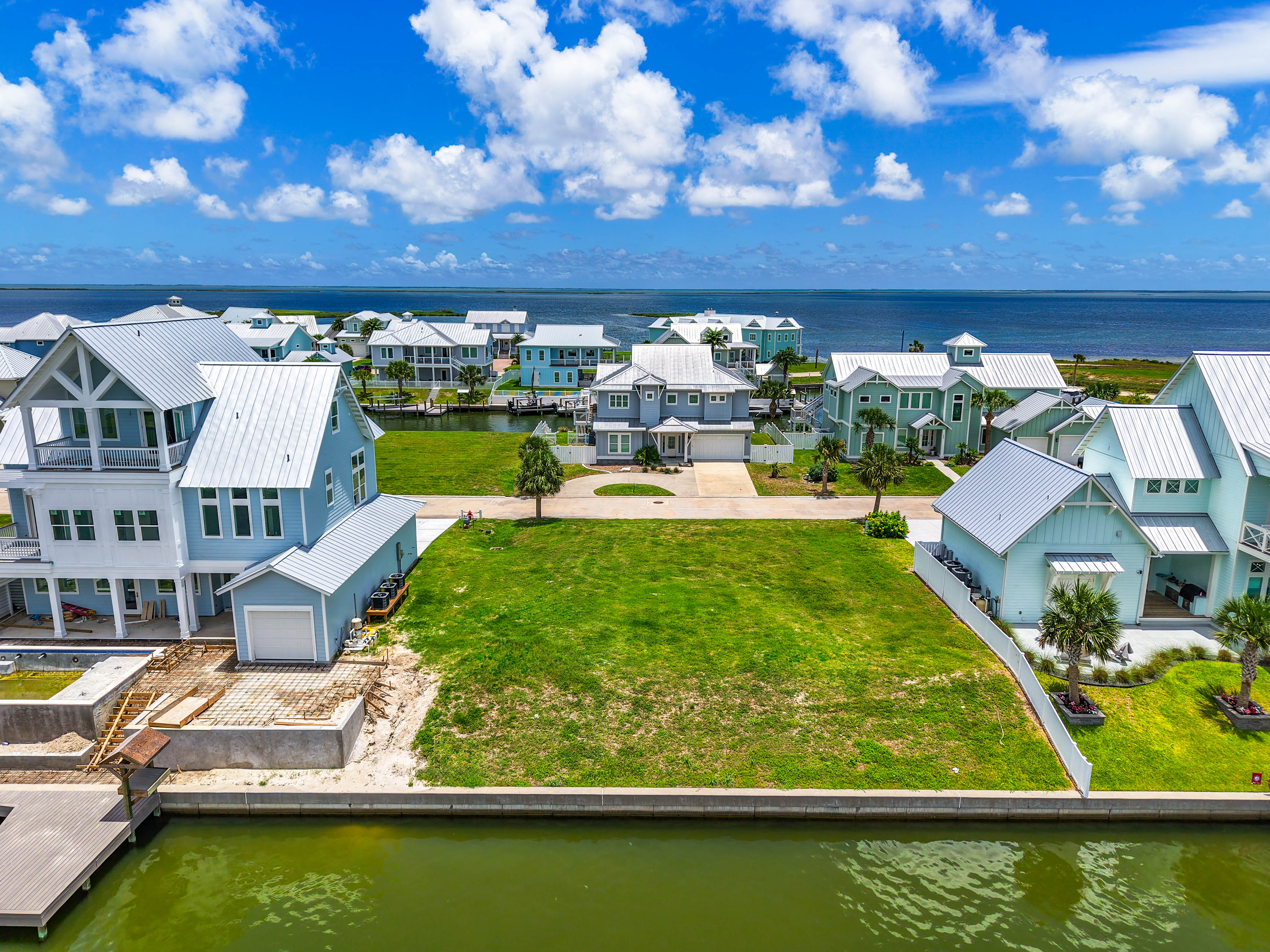  Scenic Rockport Canal-Front Lot - 物件實景