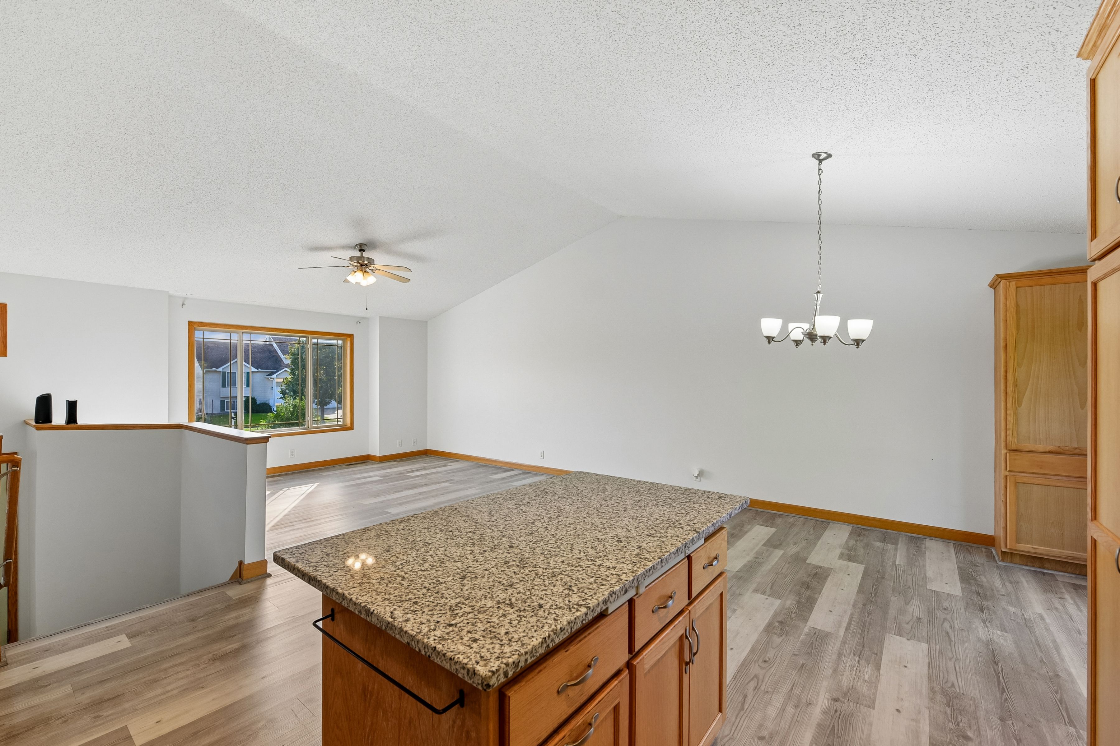  Refreshed Home in Lovely Farmington Location - 物件實景