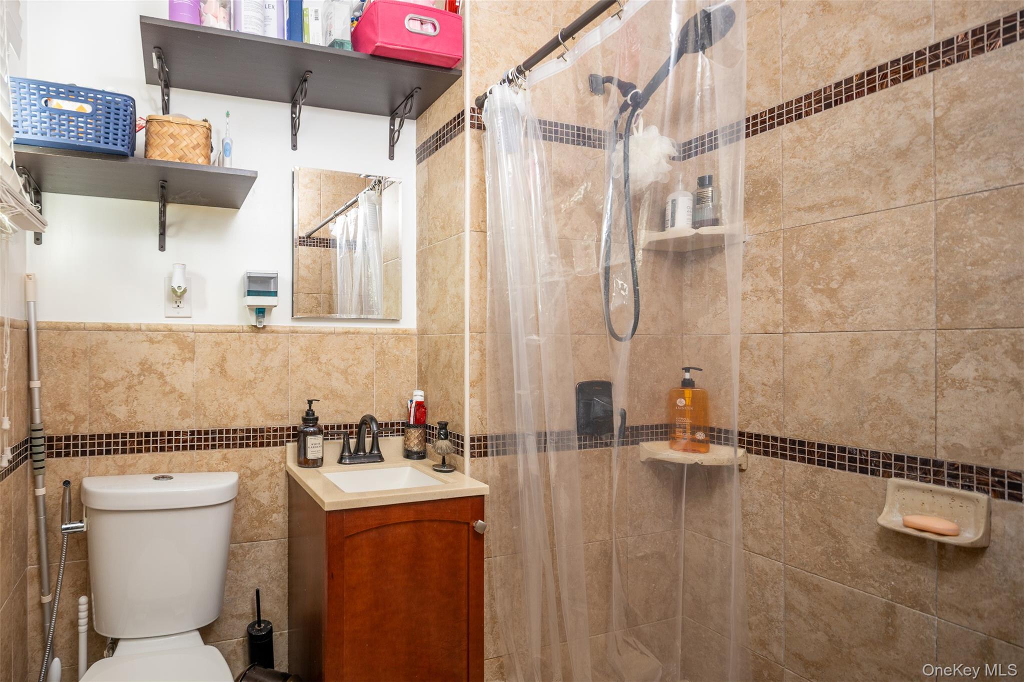 Port Jefferson Station, New York, 11776, United States, 3 Bedrooms Bedrooms, ,2 BathroomsBathrooms,Residential,For Sale,1938737