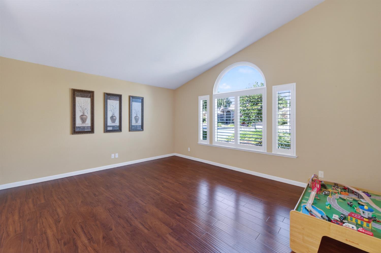 Madera, California, 93637, United States, 3 Bedrooms Bedrooms, ,3 BathroomsBathrooms,Residential,For Sale,2048519