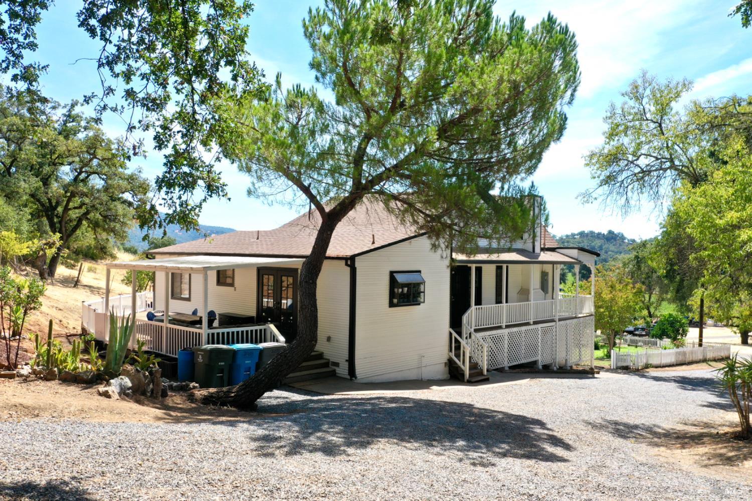 Cloverdale, California, 95425, United States, 3 Bedrooms Bedrooms, ,4 BathroomsBathrooms,Residential,For Sale,1941601
