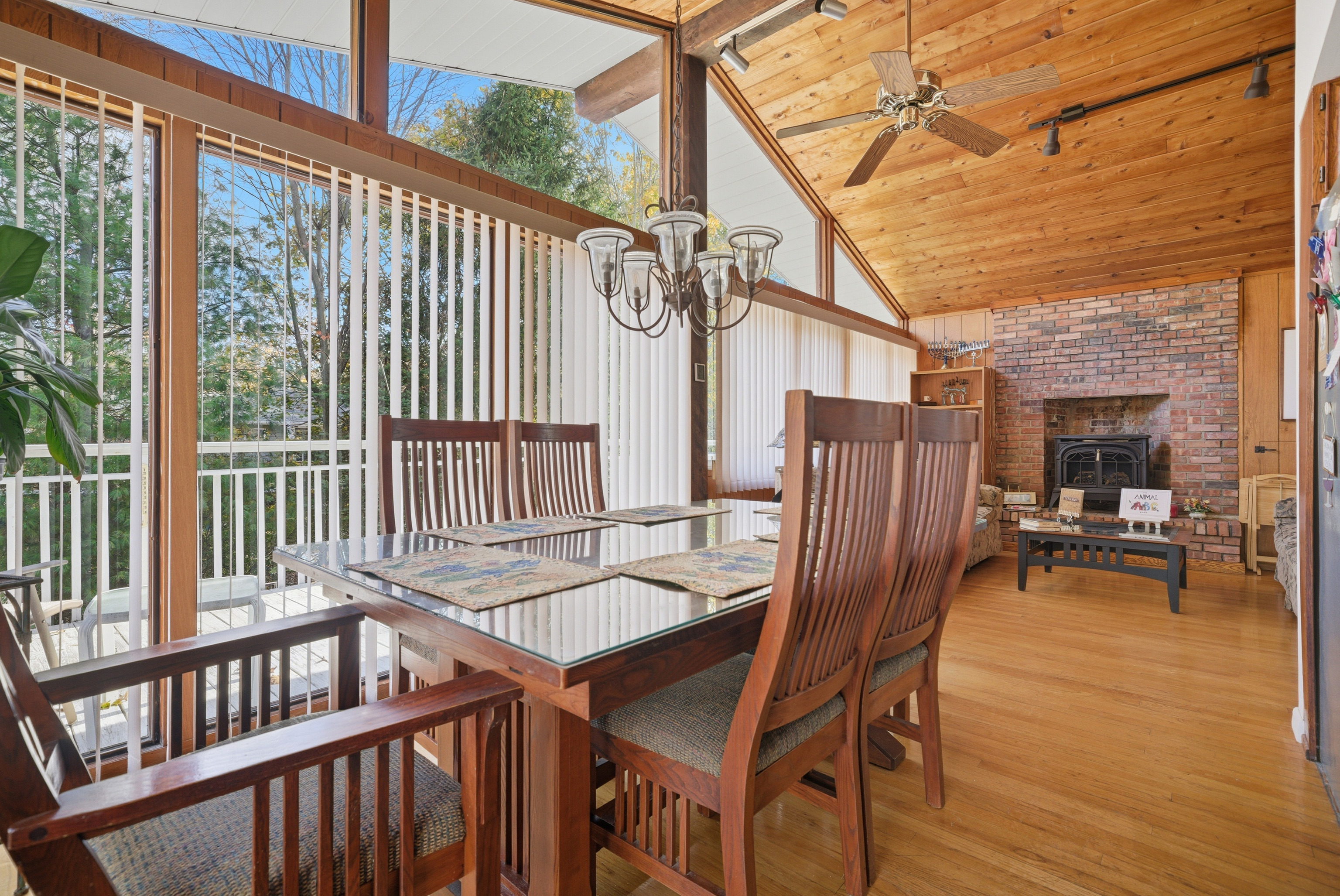 Danbury, Connecticut, 06810, United States, 4 Bedrooms Bedrooms, ,2 BathroomsBathrooms,Residential,For Sale,1988072