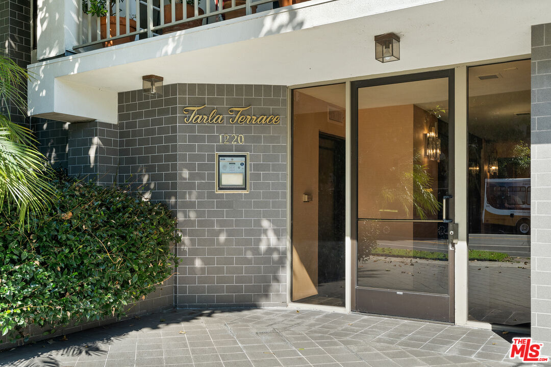 Los Angeles, California, 90035, United States, 3 Bedrooms Bedrooms, ,4 BathroomsBathrooms,Residential,For Sale,1989035