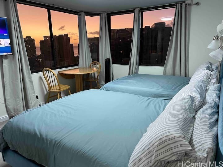 Honolulu, Hawaii, 96815, United States, 1 Bedroom Bedrooms, ,2 BathroomsBathrooms,Residential,For Sale,1901769
