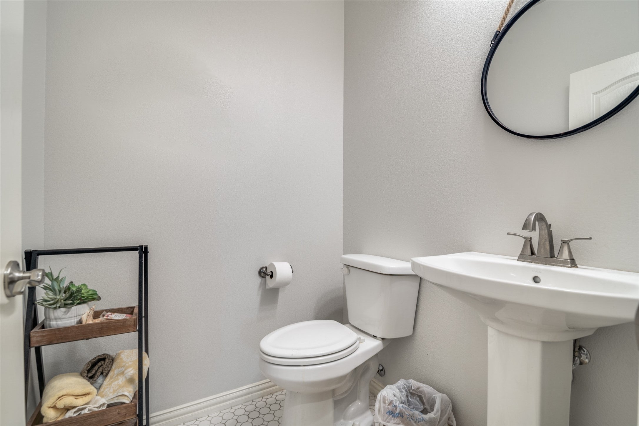 Oak Ridge, Texas, 75142, United States, 3 Bedrooms Bedrooms, ,3 BathroomsBathrooms,Residential,For Sale,1976084