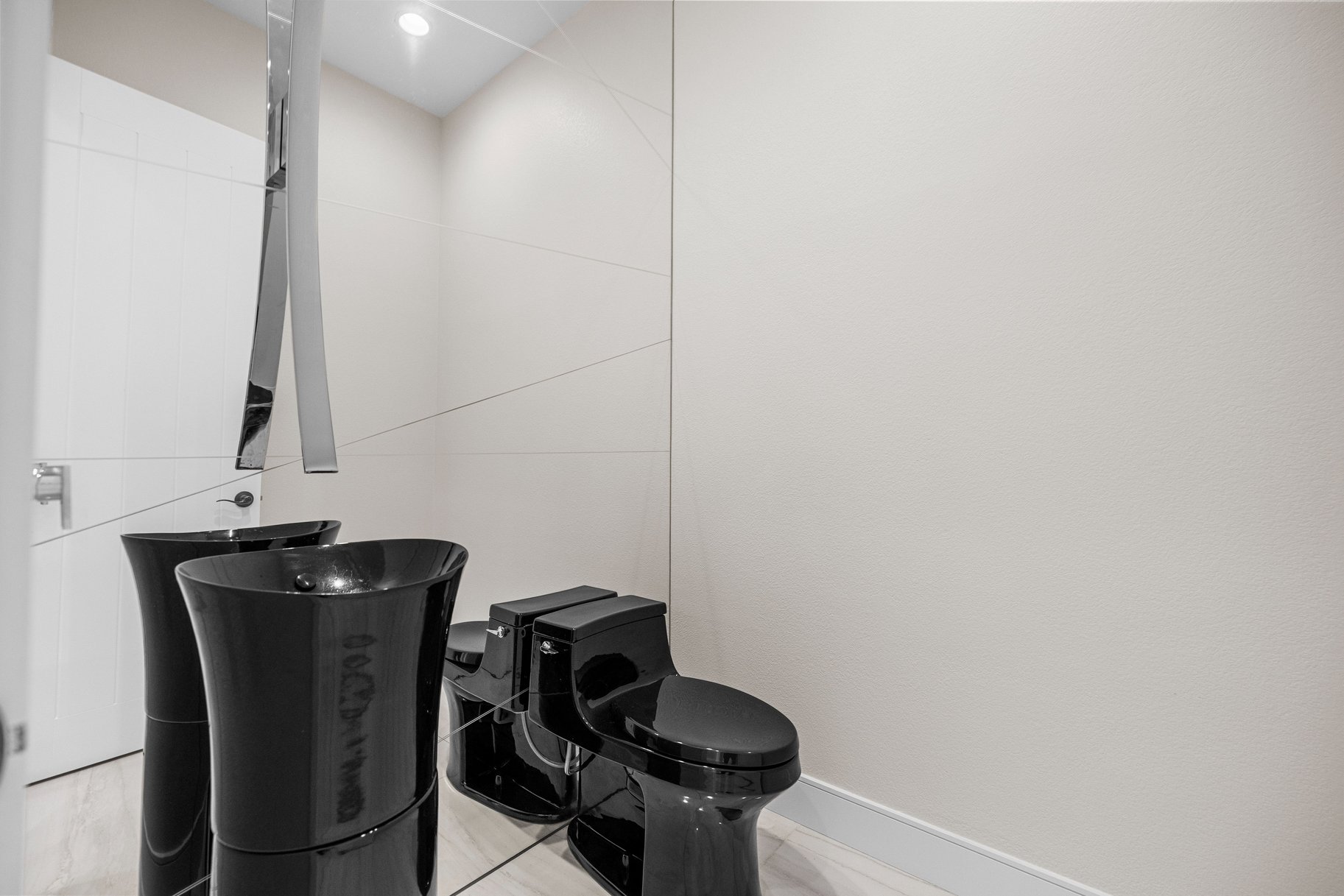  Thoughtfully Reimagined with Exceptional Design and Custom Craftsmanship - 物件實景