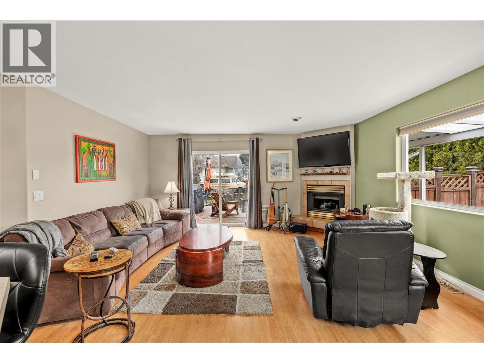 KELOWNA, British Columbia, V1V 1S9, CA, 4 Bedrooms Bedrooms, ,3 BathroomsBathrooms,Residential,For Sale,1895438