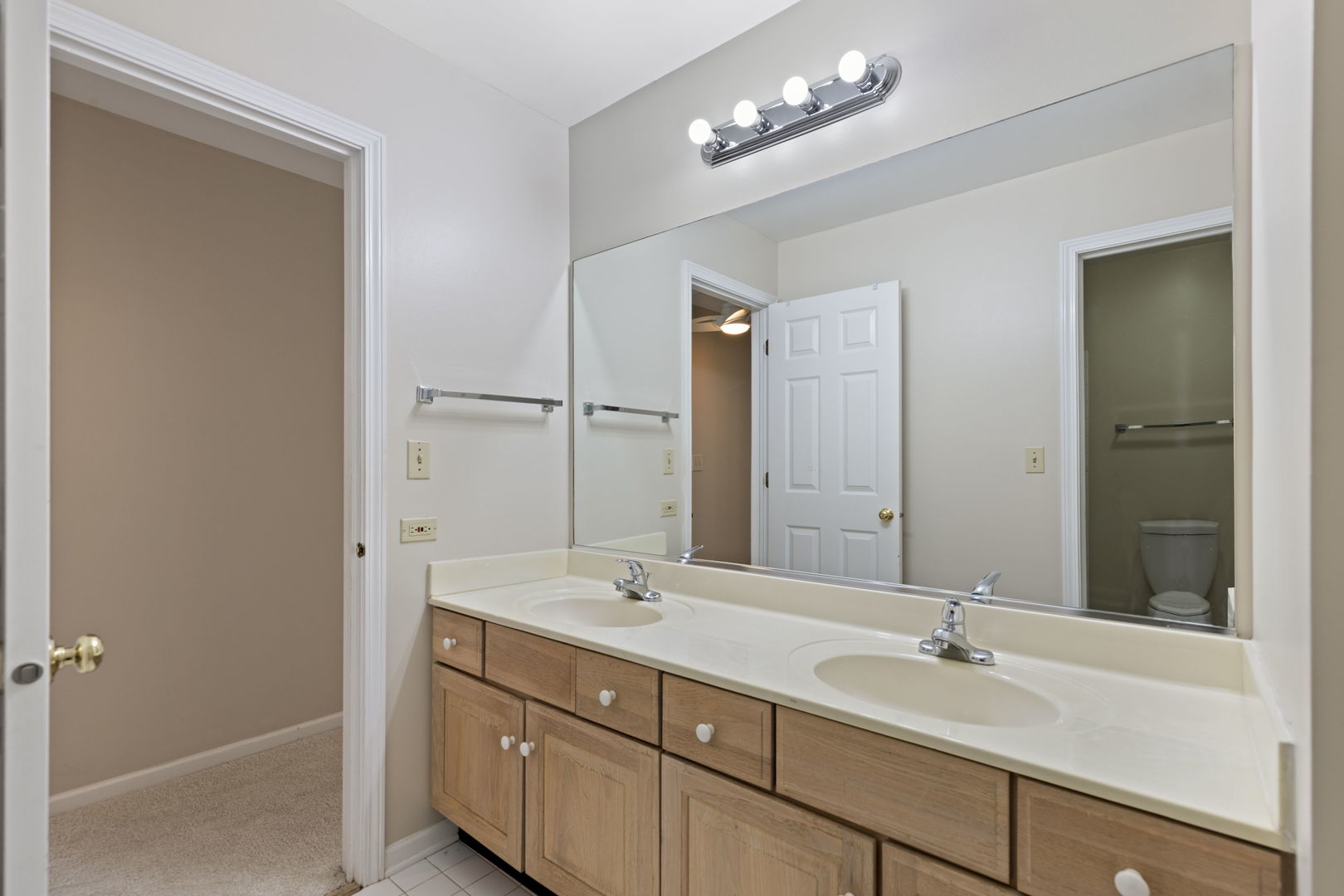 Gurnee, Illinois, 60031, United States, 5 Bedrooms Bedrooms, ,3 BathroomsBathrooms,Residential,For Sale,1940338
