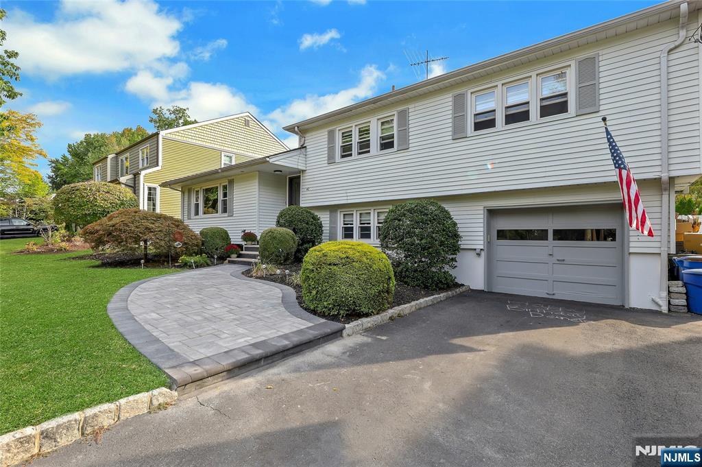 River Edge, New Jersey, 07661, United States, 4 Bedrooms Bedrooms, ,3 BathroomsBathrooms,Residential,For Sale,1988189