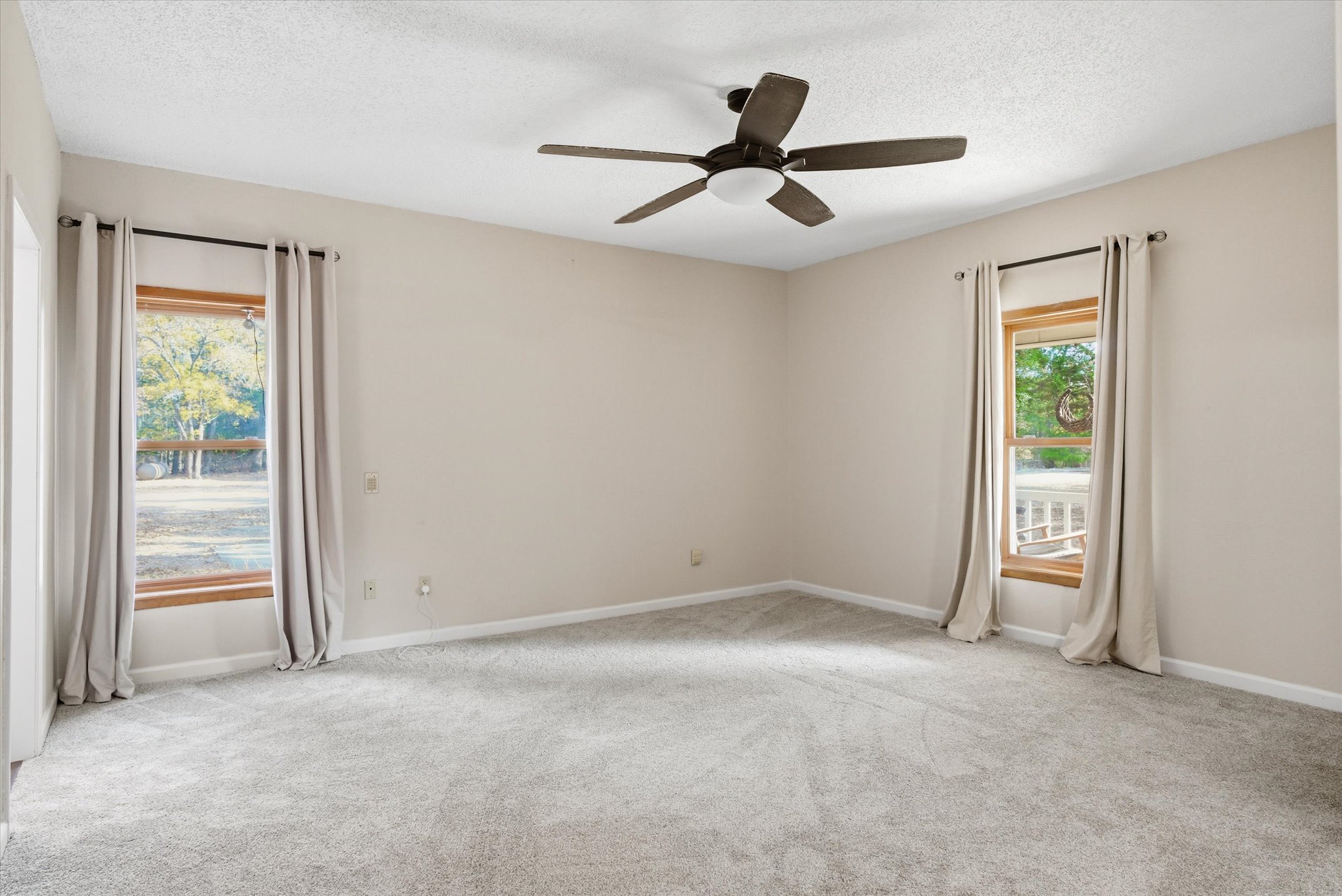 Wills Point, Texas, 75169, United States, 4 Bedrooms Bedrooms, ,4 BathroomsBathrooms,Residential,For Sale,1996475