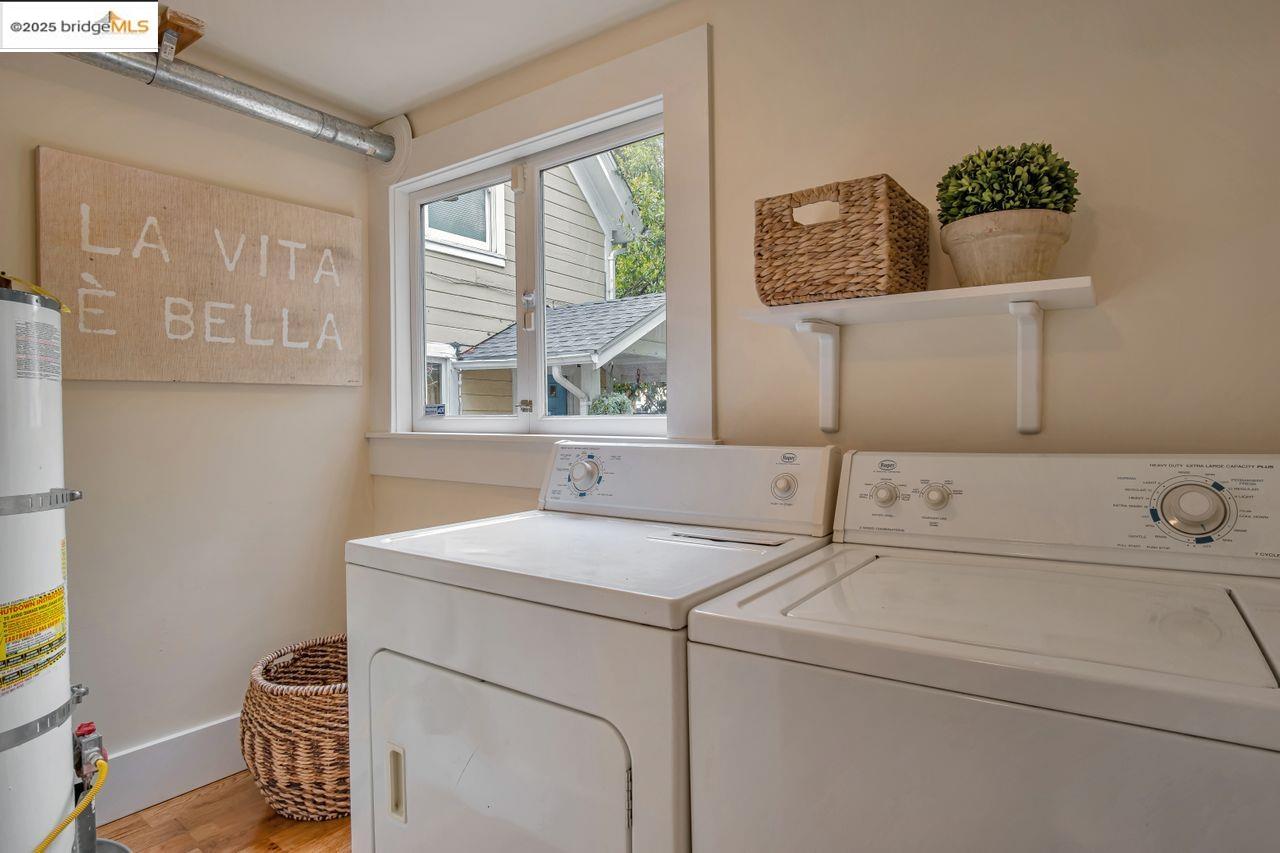 Oakland, California, 94609, United States, 2 Bedrooms Bedrooms, ,1 BathroomBathrooms,Residential,For Sale,1934711