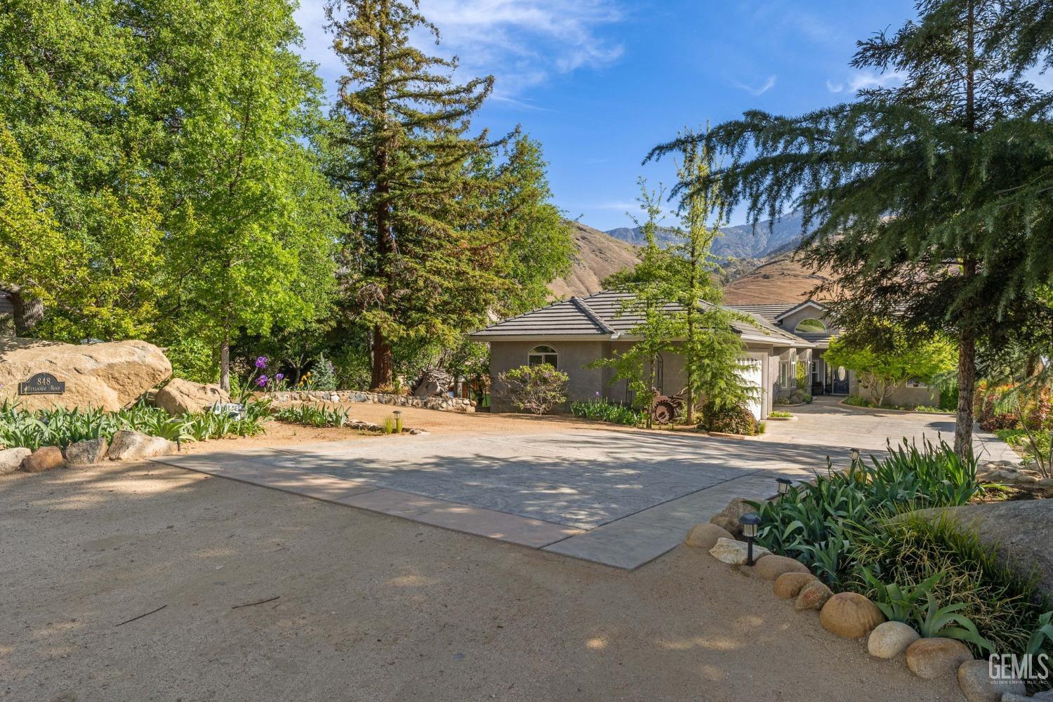 Kernville, California, 93238, United States, 4 Bedrooms Bedrooms, ,3 BathroomsBathrooms,Residential,For Sale,1941989