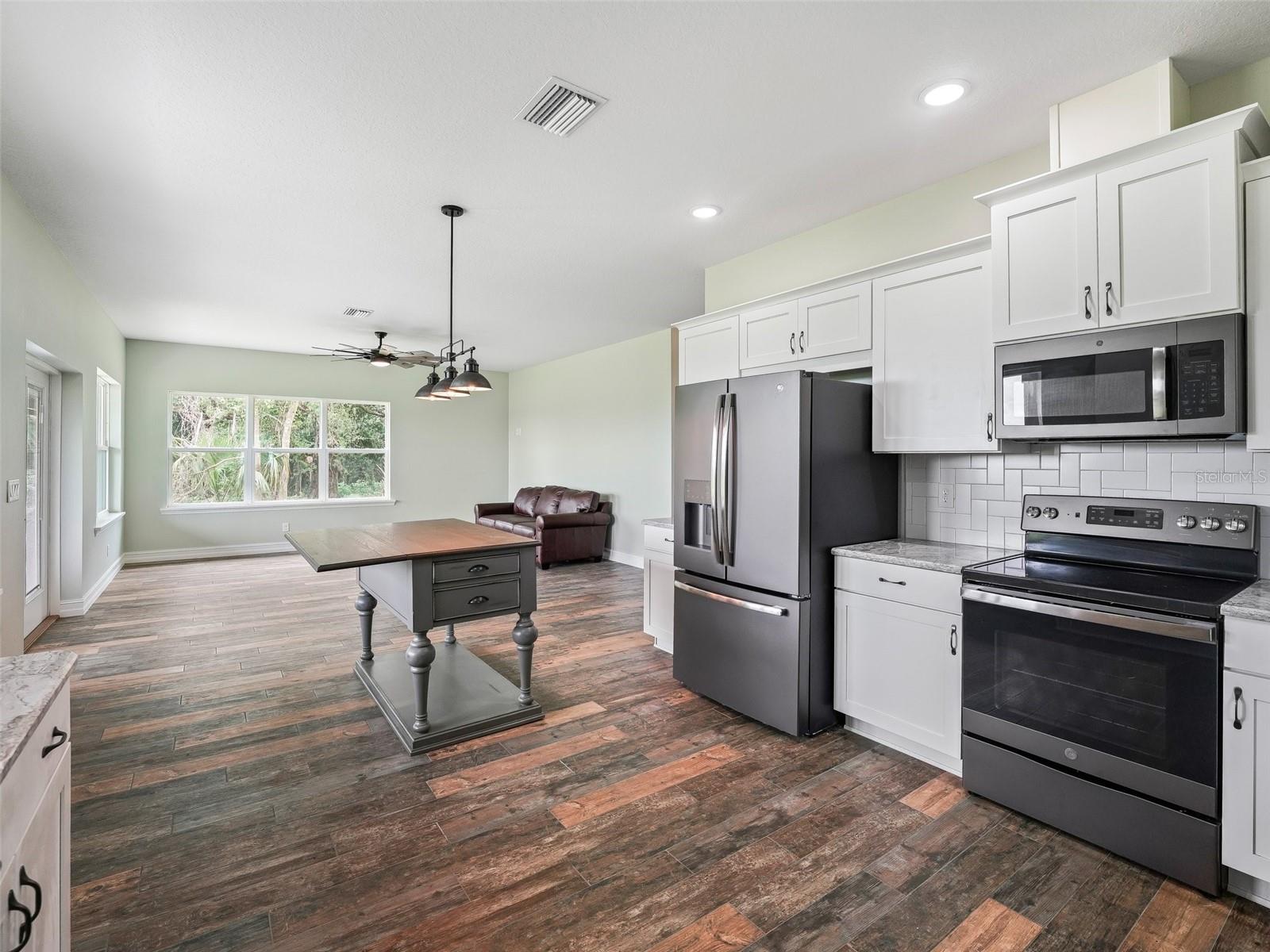 Bushnell, Florida, 33513, United States, 2 Bedrooms Bedrooms, ,2 BathroomsBathrooms,Residential,For Sale,1894339