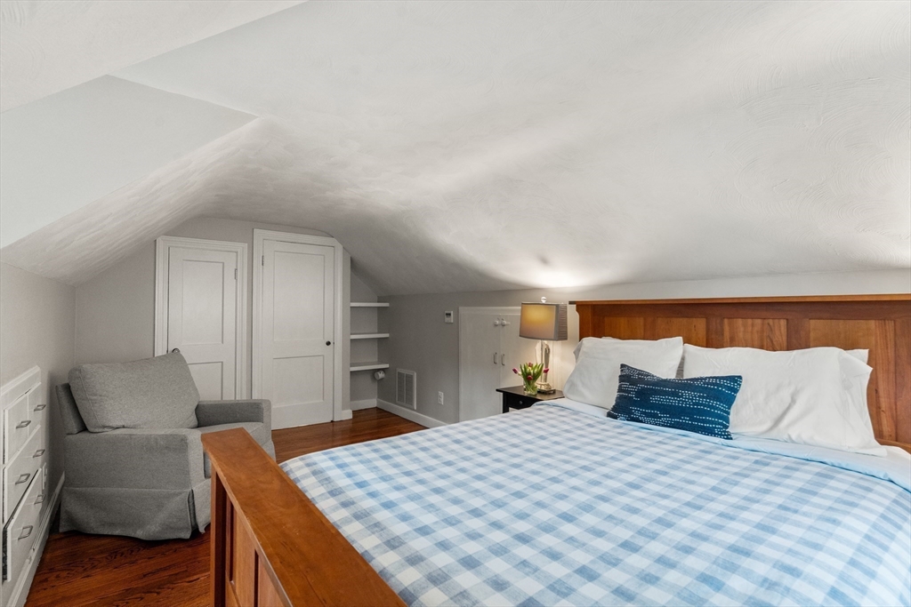 Needham, Massachusetts, 02492, United States, 4 Bedrooms Bedrooms, ,2 BathroomsBathrooms,Residential,For Sale,1987810