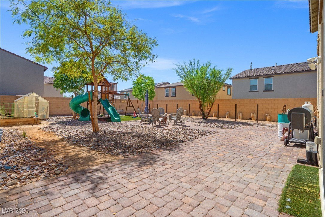 North Las Vegas, Nevada, 89031, United States, 5 Bedrooms Bedrooms, ,2 BathroomsBathrooms,Residential,For Sale,1983767