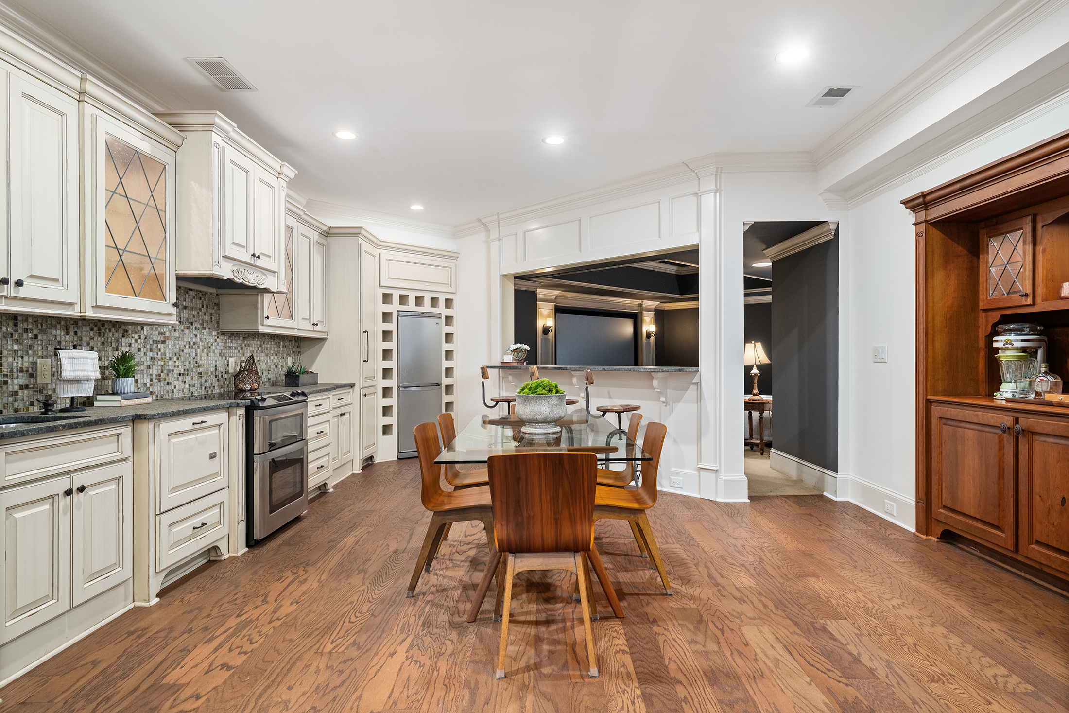  Located Within the Gated Greystone Farms Community in Milton - 物件實景
