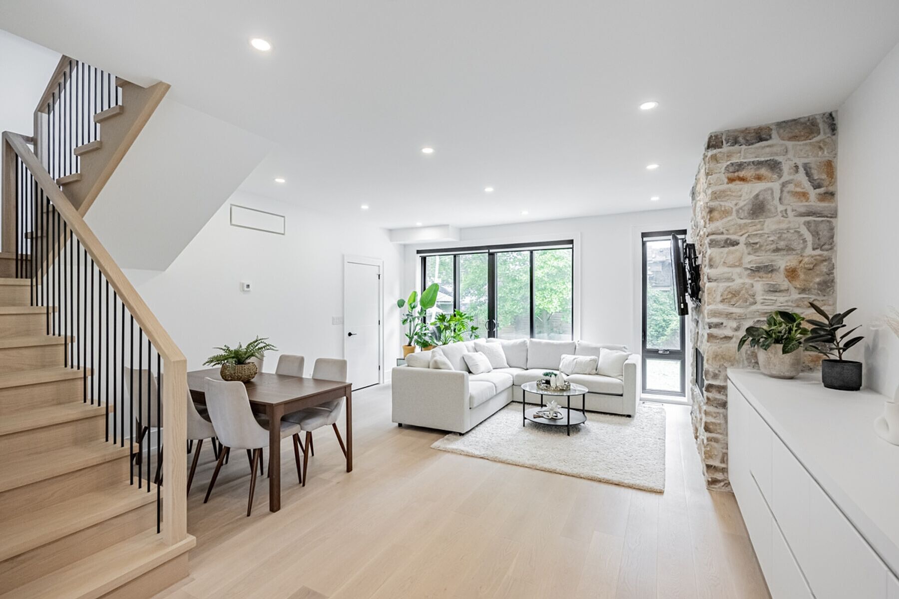  Custom Built Home - 物件實景